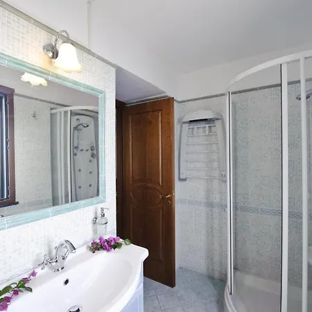 La Corte Dei Fiori * קונקה דיי מריני